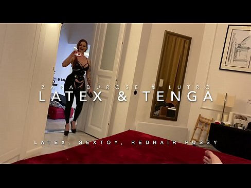 ❤️ Dada wa kambo mwenye kichwa chekundu akiwa amevalia vazi la latex alilobanwa na kaka wa kambo kwetu ☑